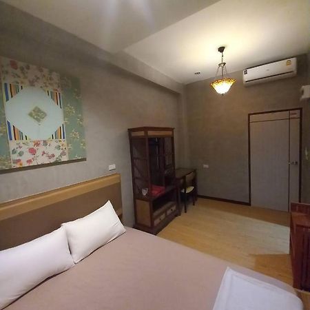 BURI Hostel Bangkok Exterior foto